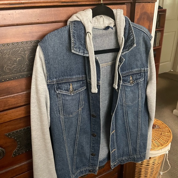 H&M JeanJacket w/ Sweatshirt Arms & Hoodie; Men’s Small; Like New; $15 - Picture 5 of 16
